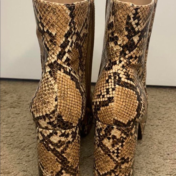 Steve Madden Boots; Women’s Size 8. NWOT - Picture 3 of 4